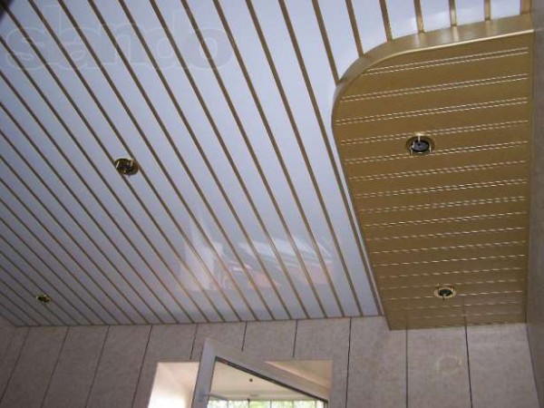 подвесной реечный потолок