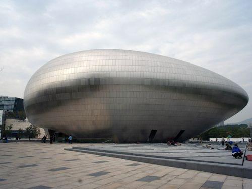 Футуристический музей в Пекине