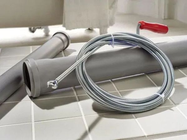 Сантехнический трос: полезный инструмент для прочистки засора в трубе
