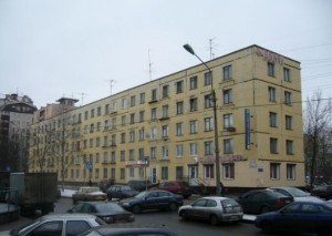 Фотография одного из домов серии "ГИ", расположенного на окраине Петербурга