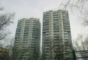 Два здания серии и-155 башенного типа в районе Котловка