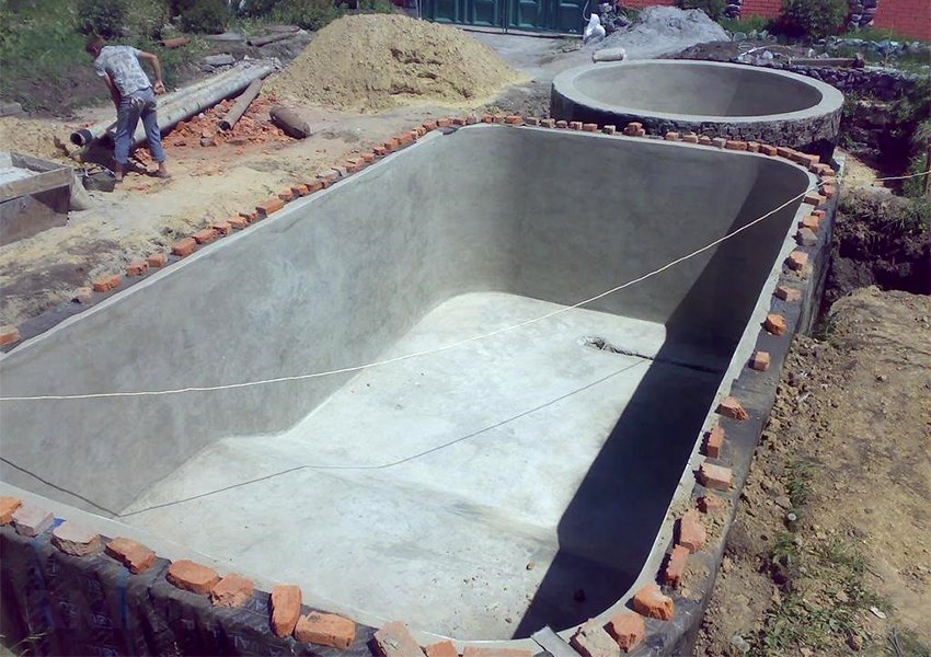 строительство бассейна из бетона