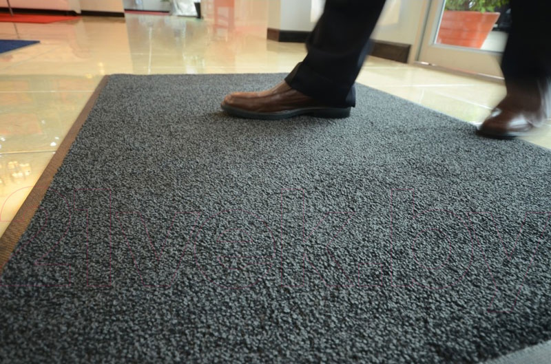 Преимущества и особенности использования грязезащитных ковров в офисах и офисных помещениях